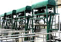 钢丝绳牵引式格栅除污机